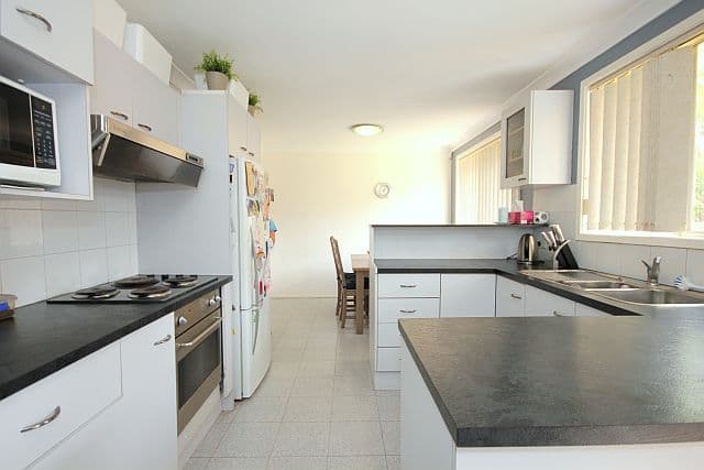 3 Lincoln Road, GEORGES HALL NSW 2198, Georges Hall - Thumbnail 4