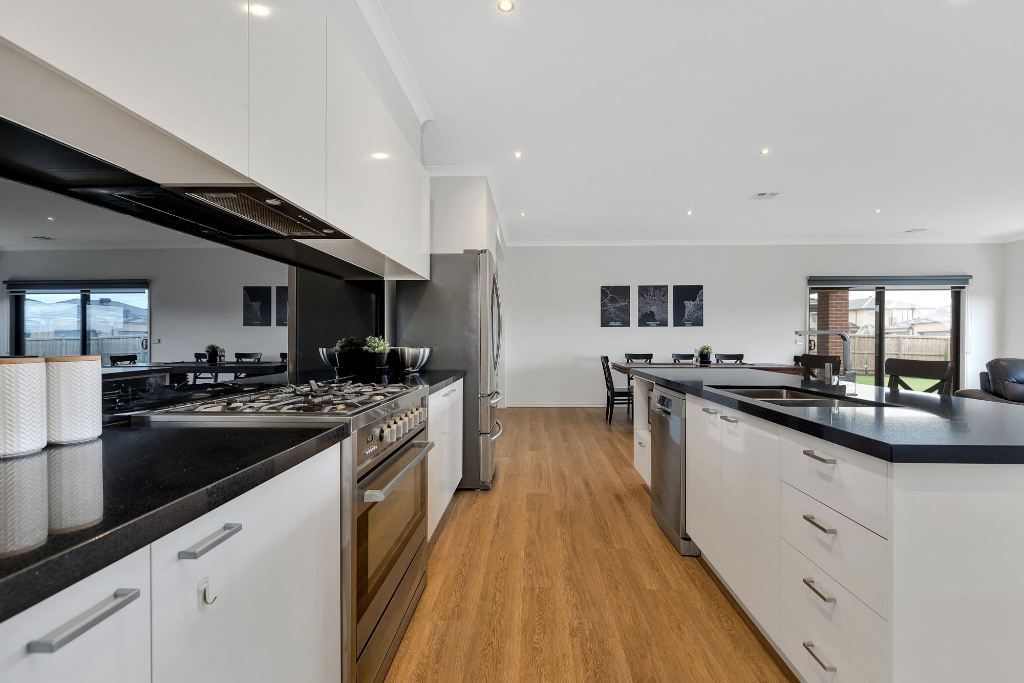 6 Honeycomb Avenue, Manor Lakes VIC 3024, Manor Lakes - Thumbnail 3
