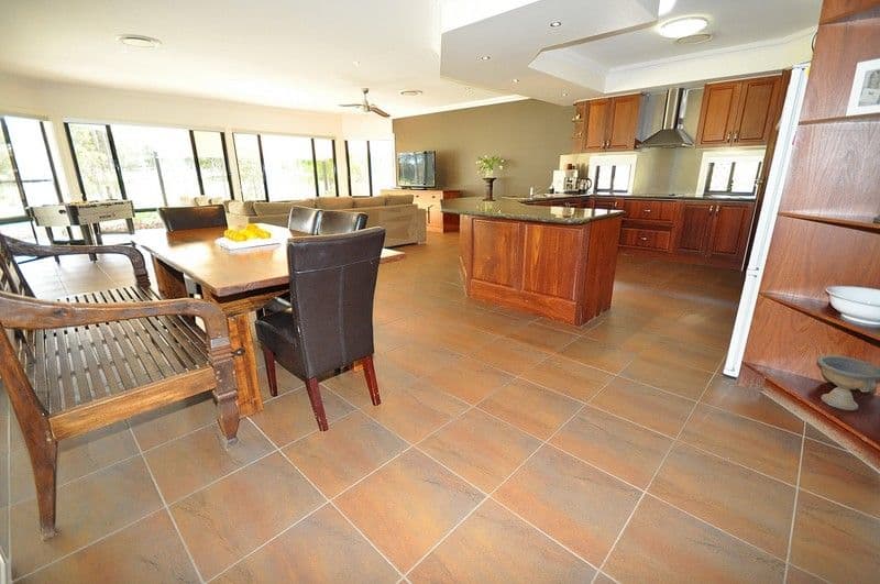 110 Arun Drive, ARUNDEL QLD 4214, Arundel - Thumbnail 2