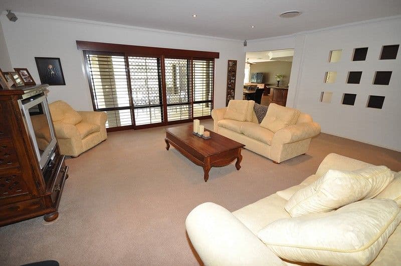 110 Arun Drive, ARUNDEL QLD 4214, Arundel - Thumbnail 3
