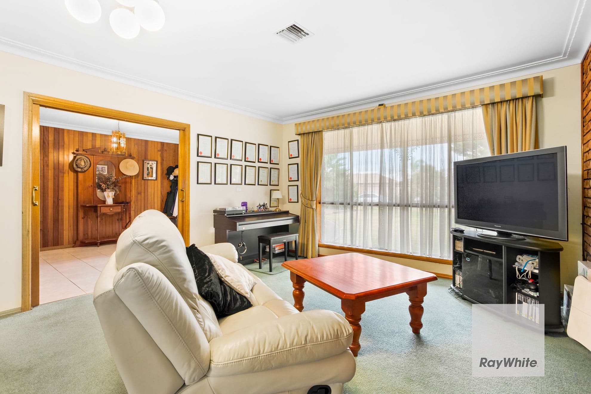 19 Burrowye Crescent, Taylors Lakes VIC 3038, Taylors Lakes - Thumbnail 4