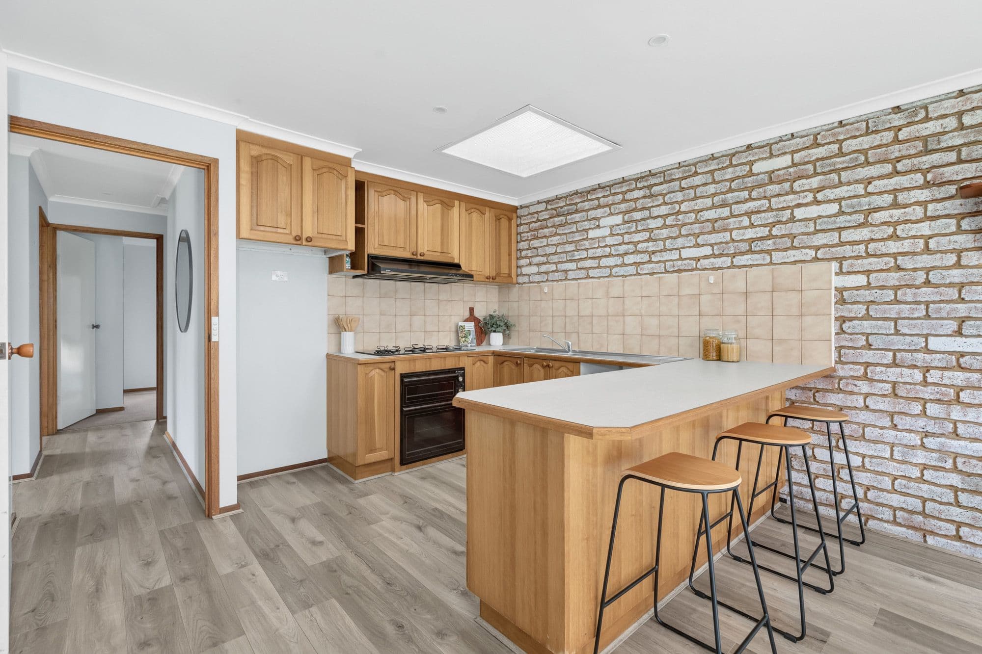 27 Greaves Street South, Werribee VIC 3030, Werribee - Thumbnail 2