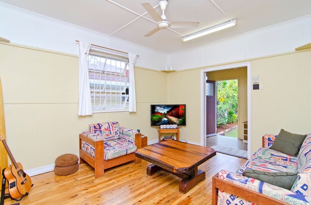 31 Sixth Avenue, PALM BEACH QLD 4221, Palm Beach - Thumbnail 2