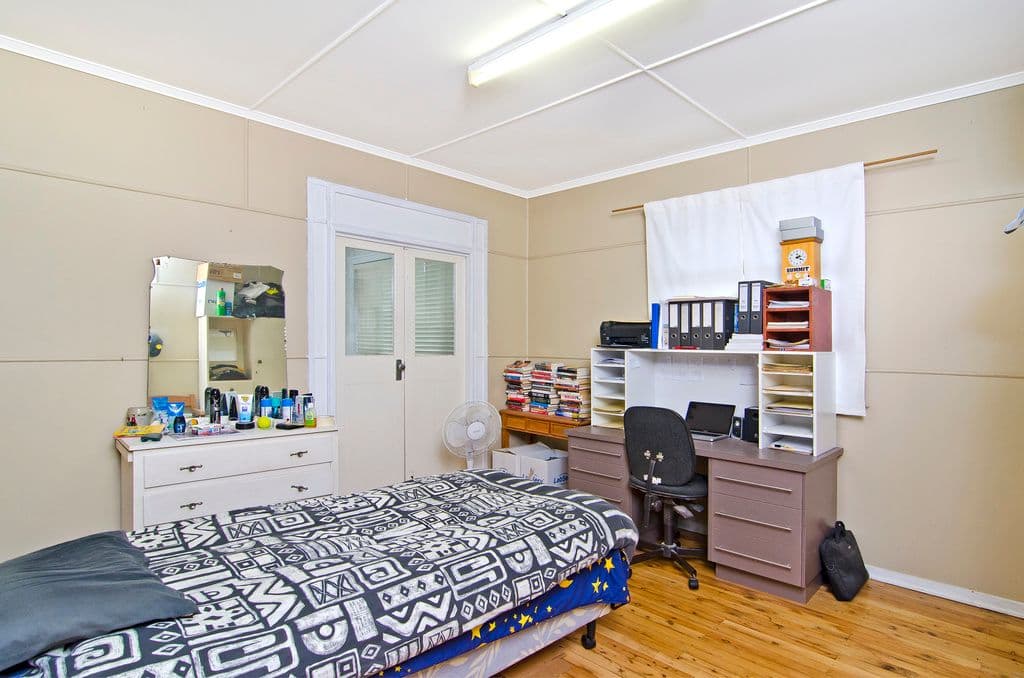 31 Sixth Avenue, PALM BEACH QLD 4221, Palm Beach - Thumbnail 4