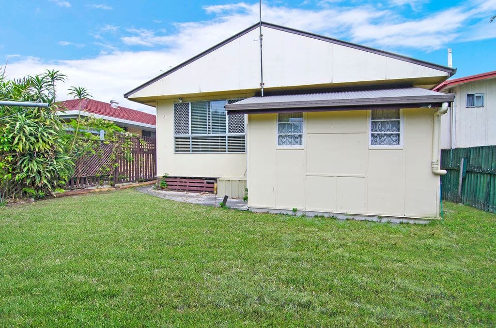 31 Sixth Avenue, PALM BEACH QLD 4221, Palm Beach - Thumbnail 6