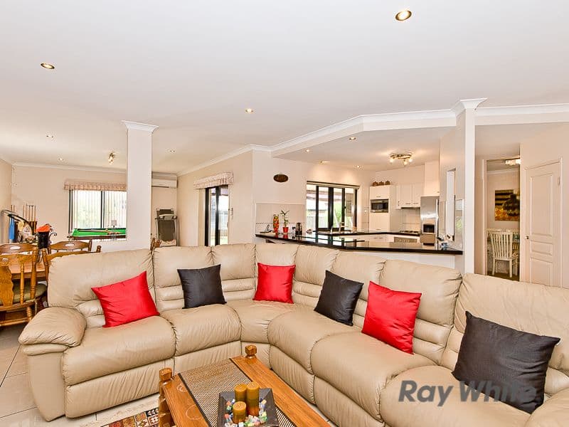 11 Azienda Place, BRIDGEMAN DOWNS QLD 4035, Bridgeman Downs - Thumbnail 2