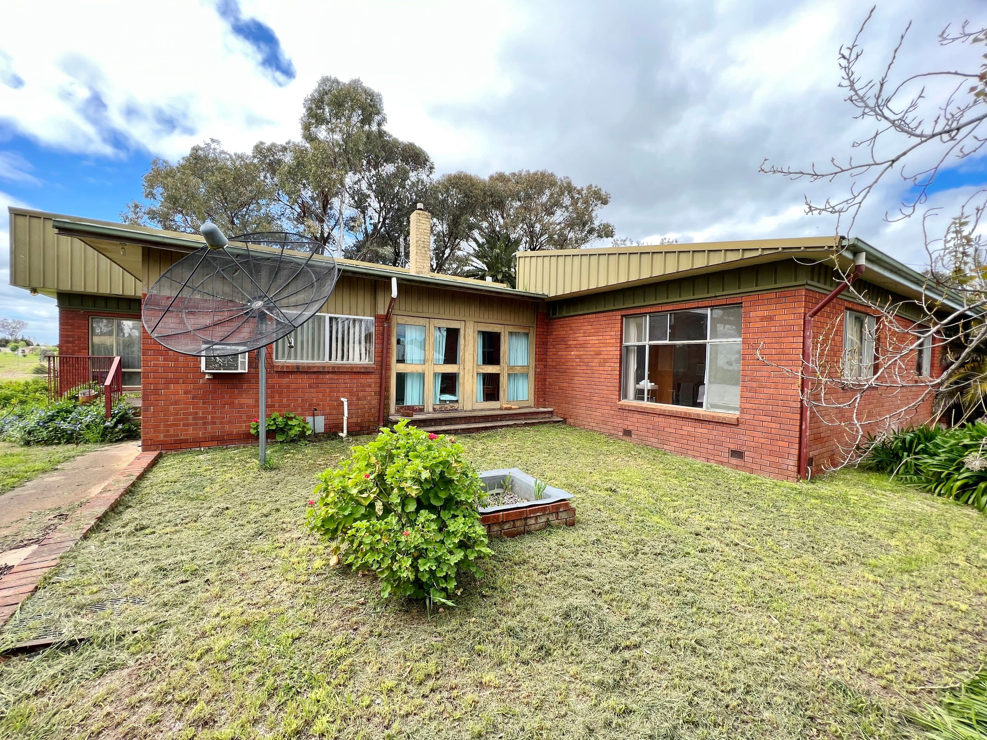 409 Olympic Highway, Young NSW 2594, Young - Thumbnail 3