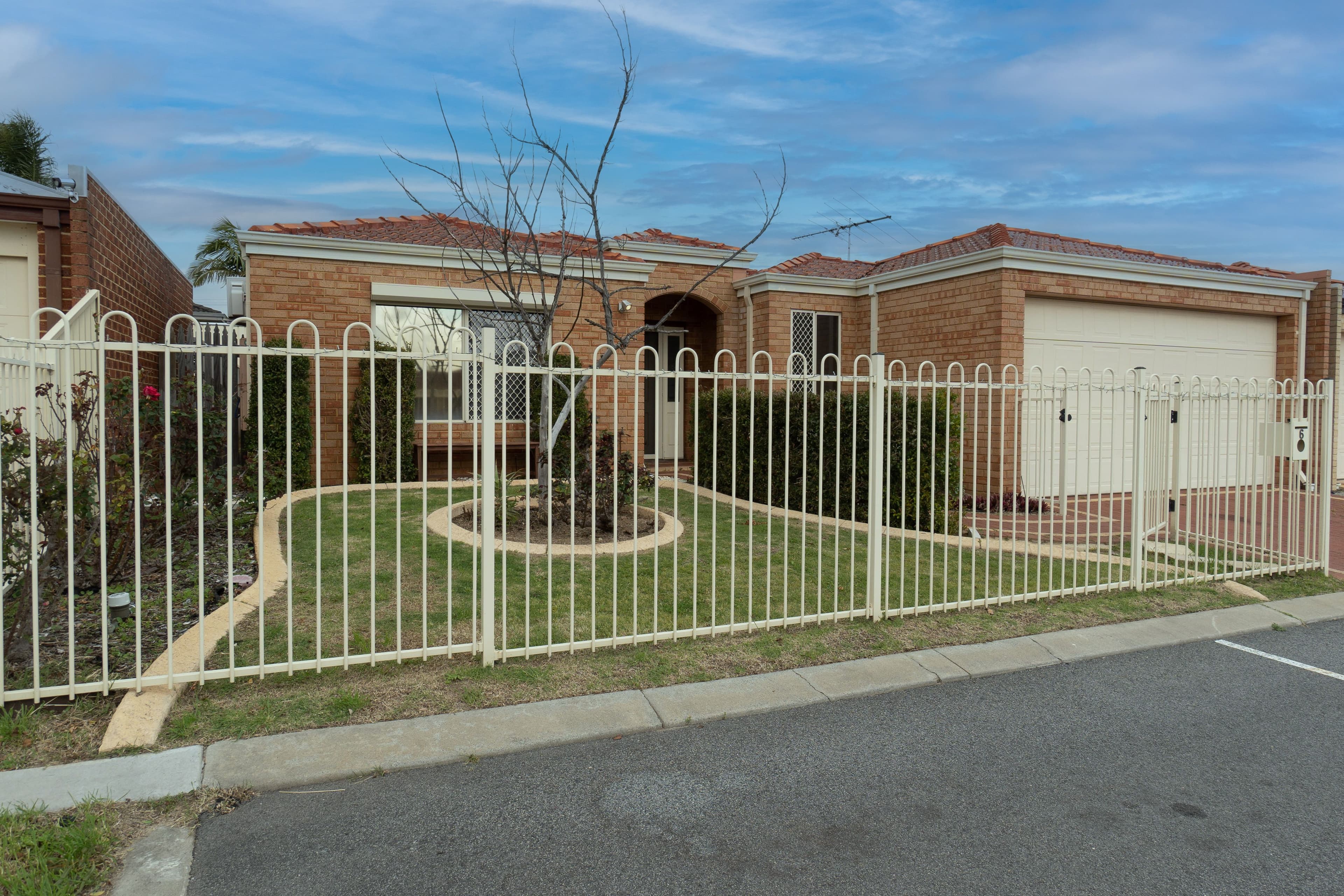 6 Corang Court, Cloverdale WA 6105, Cloverdale - Image 1