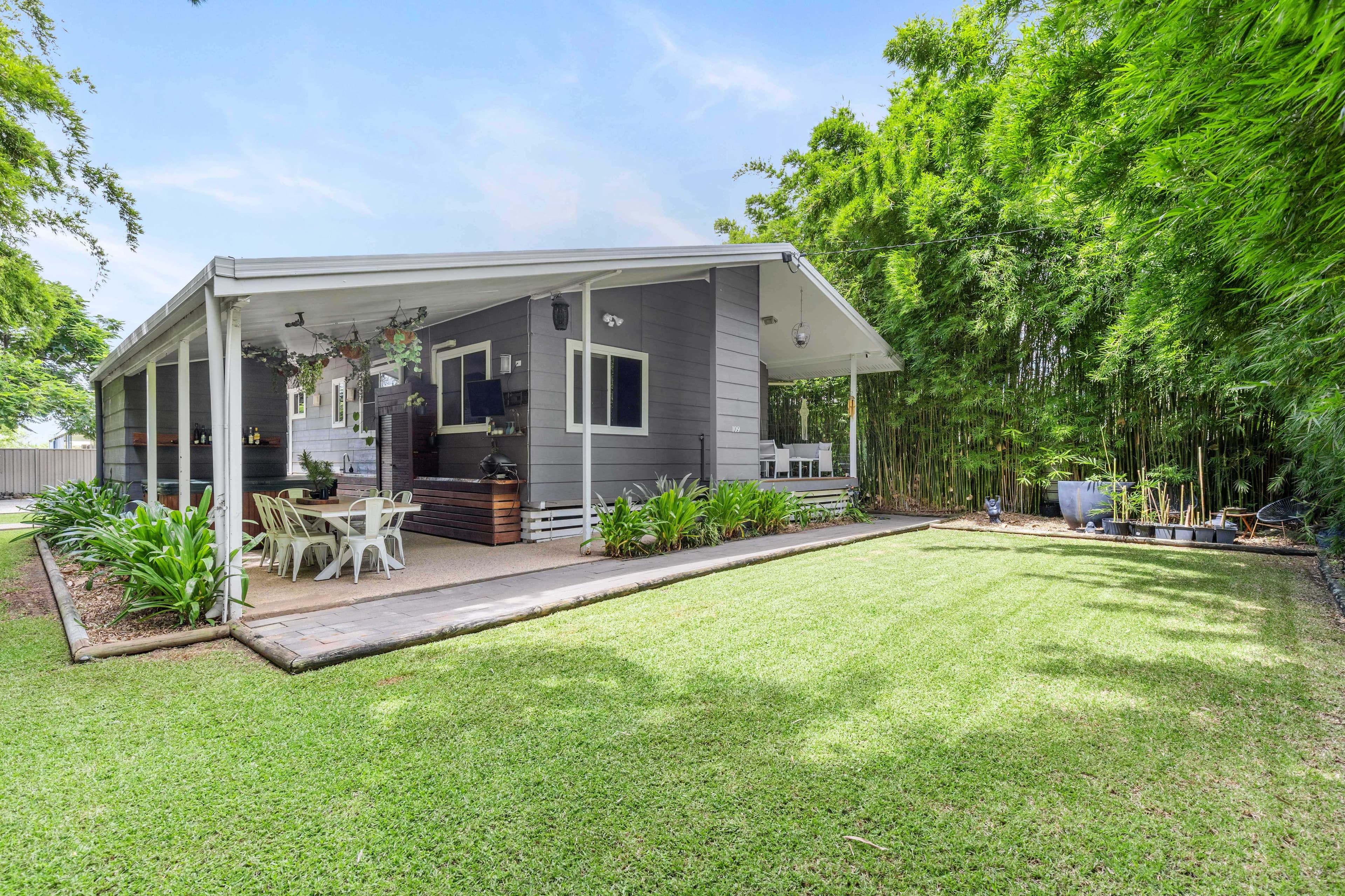 109 Harris Street, Emerald QLD 4720, Emerald - Thumbnail 2