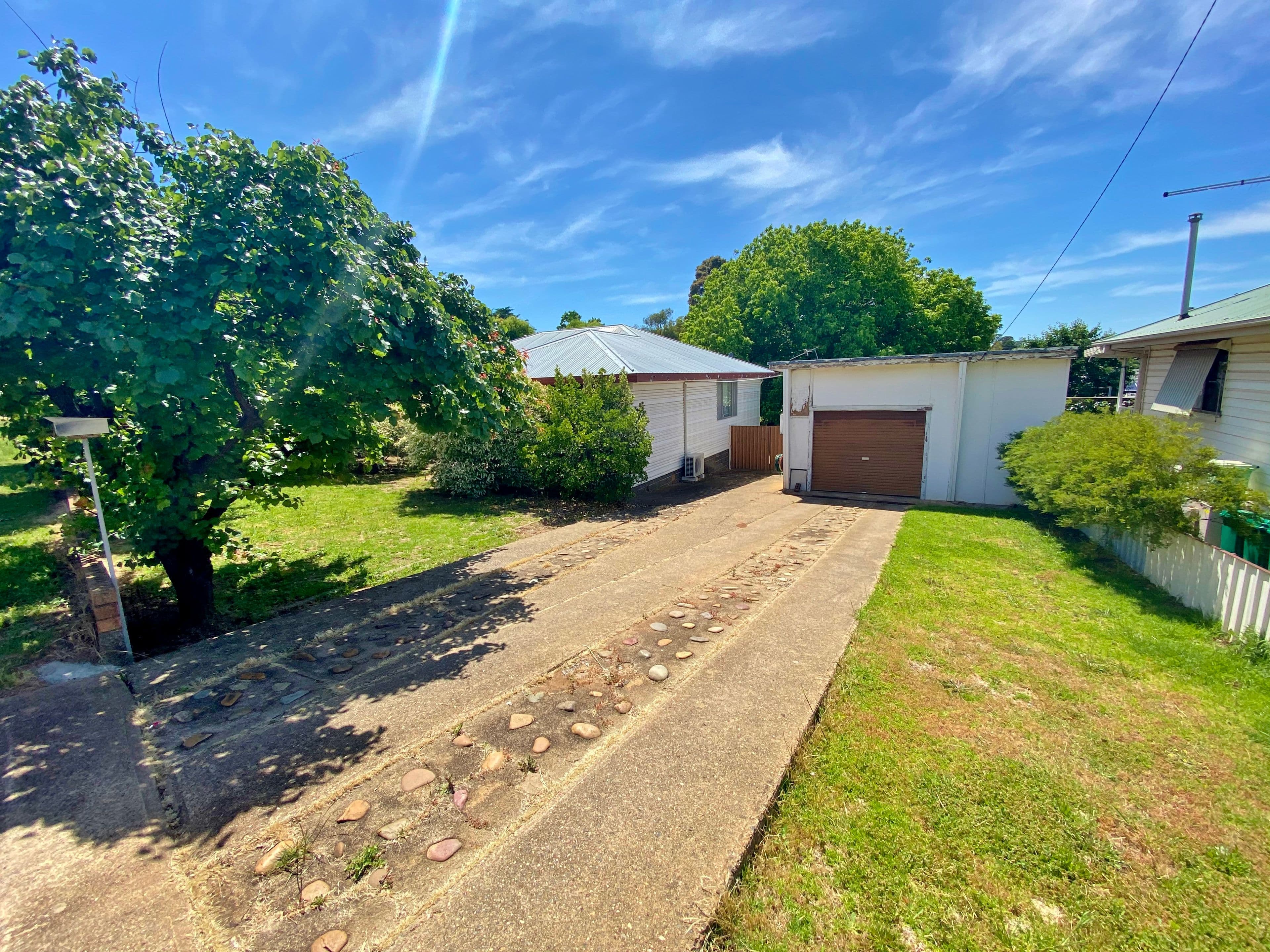 12 Lansdowne Street, Young NSW 2594, Young - Thumbnail 2