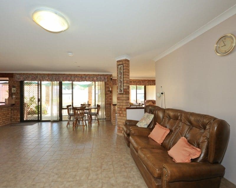 11 Windward Close, SAFETY BAY WA 6169, Safety Bay - Thumbnail 3