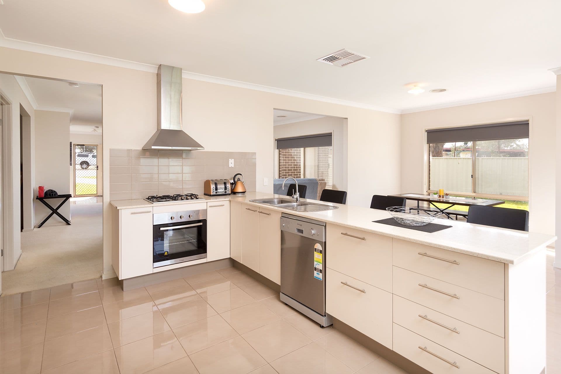 28 Nicola Place, Lavington - Thumbnail 2