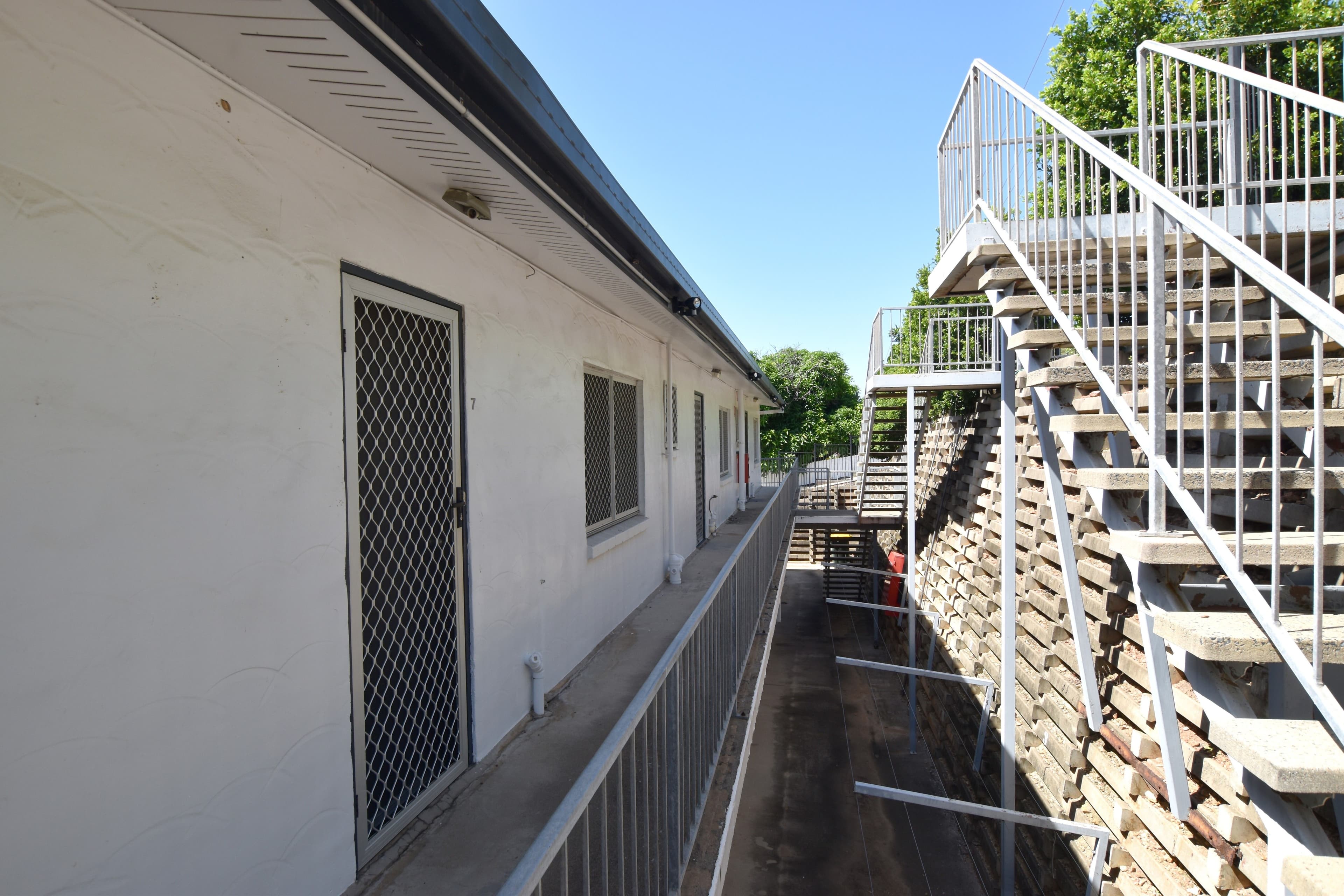 32 Elizabeth Street, South Gladstone QLD 4680, South Gladstone - Thumbnail 2