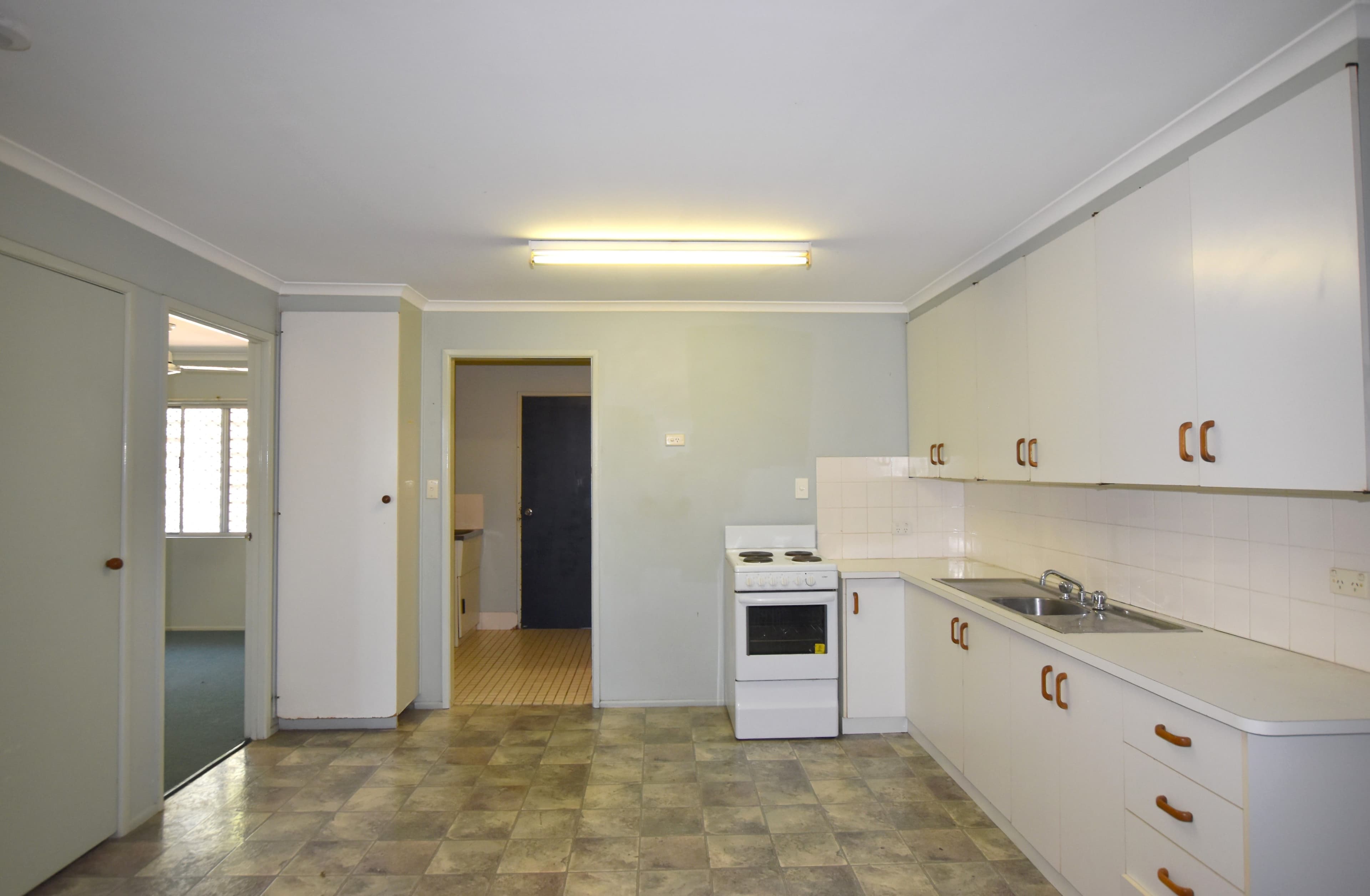 32 Elizabeth Street, South Gladstone QLD 4680, South Gladstone - Thumbnail 4