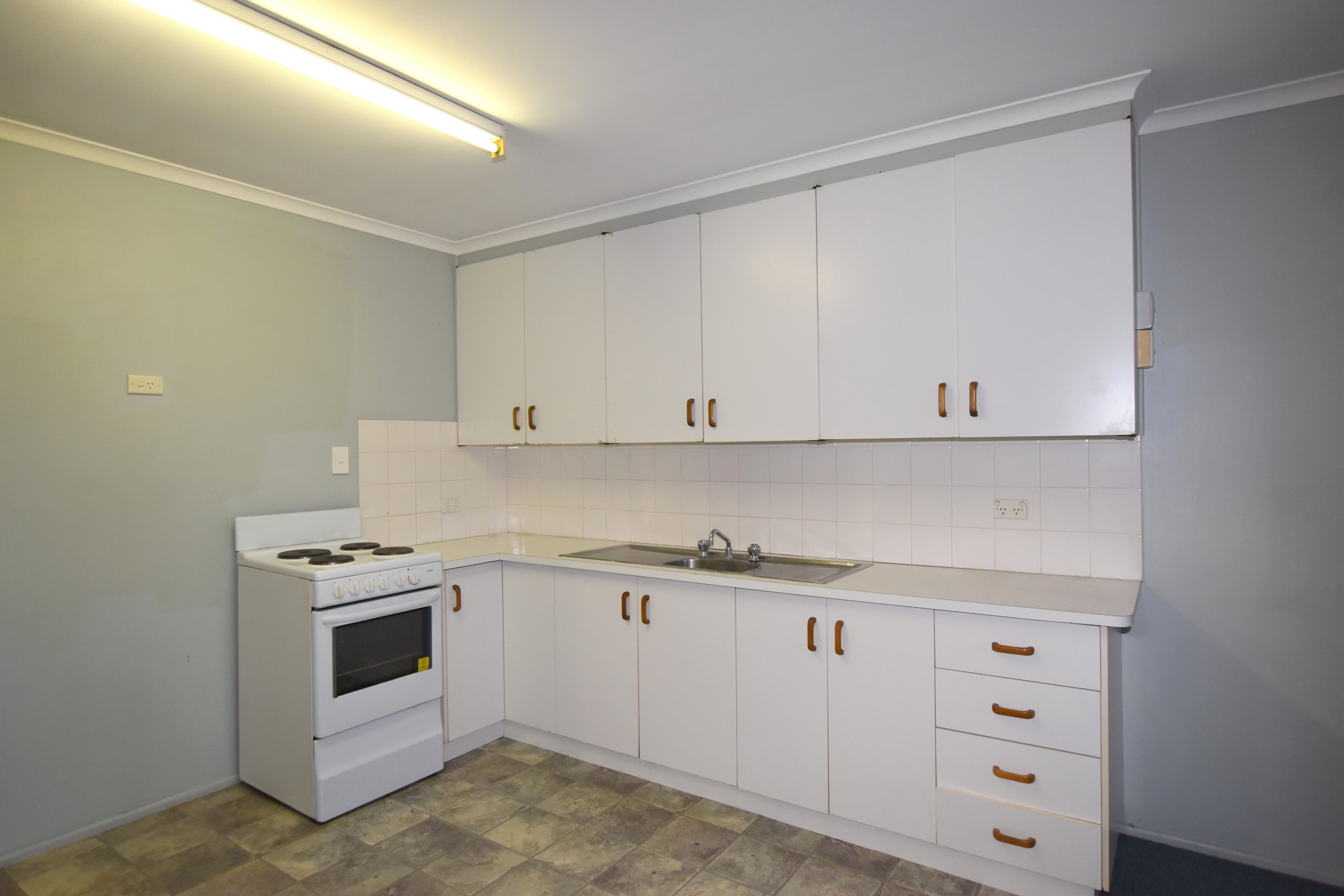 32 Elizabeth Street, South Gladstone QLD 4680, South Gladstone - Thumbnail 5