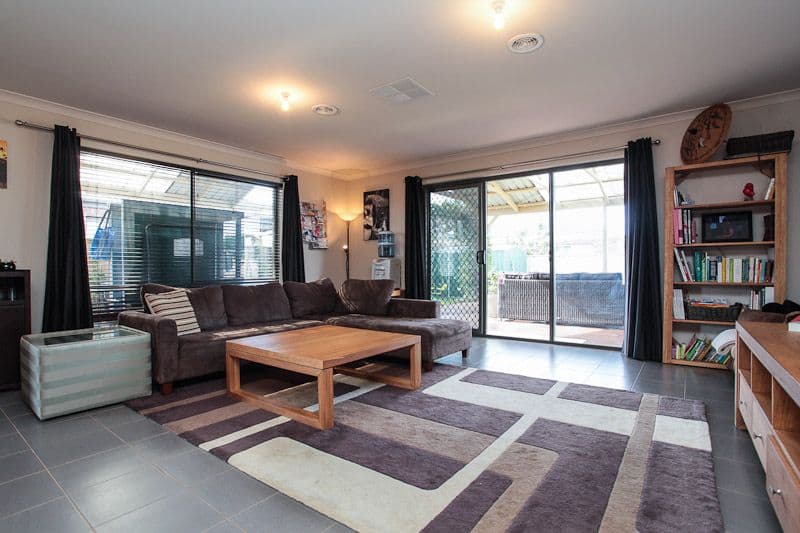 24 Saltbush Crescent, BROOKFIELD VIC 3338, Brookfield - Thumbnail 3