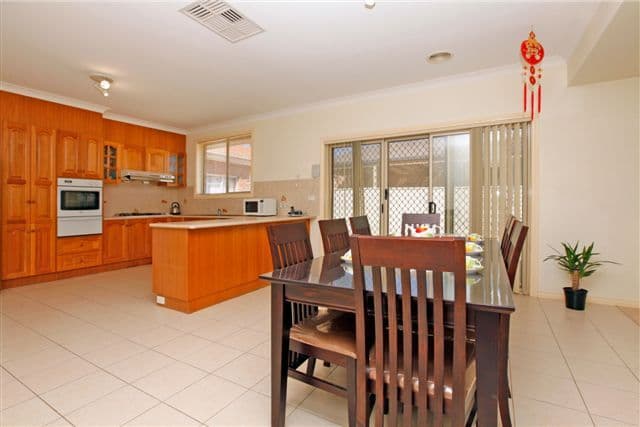 10    Abbott Court, CRAIGIEBURN VIC 3064, Craigieburn - Thumbnail 5