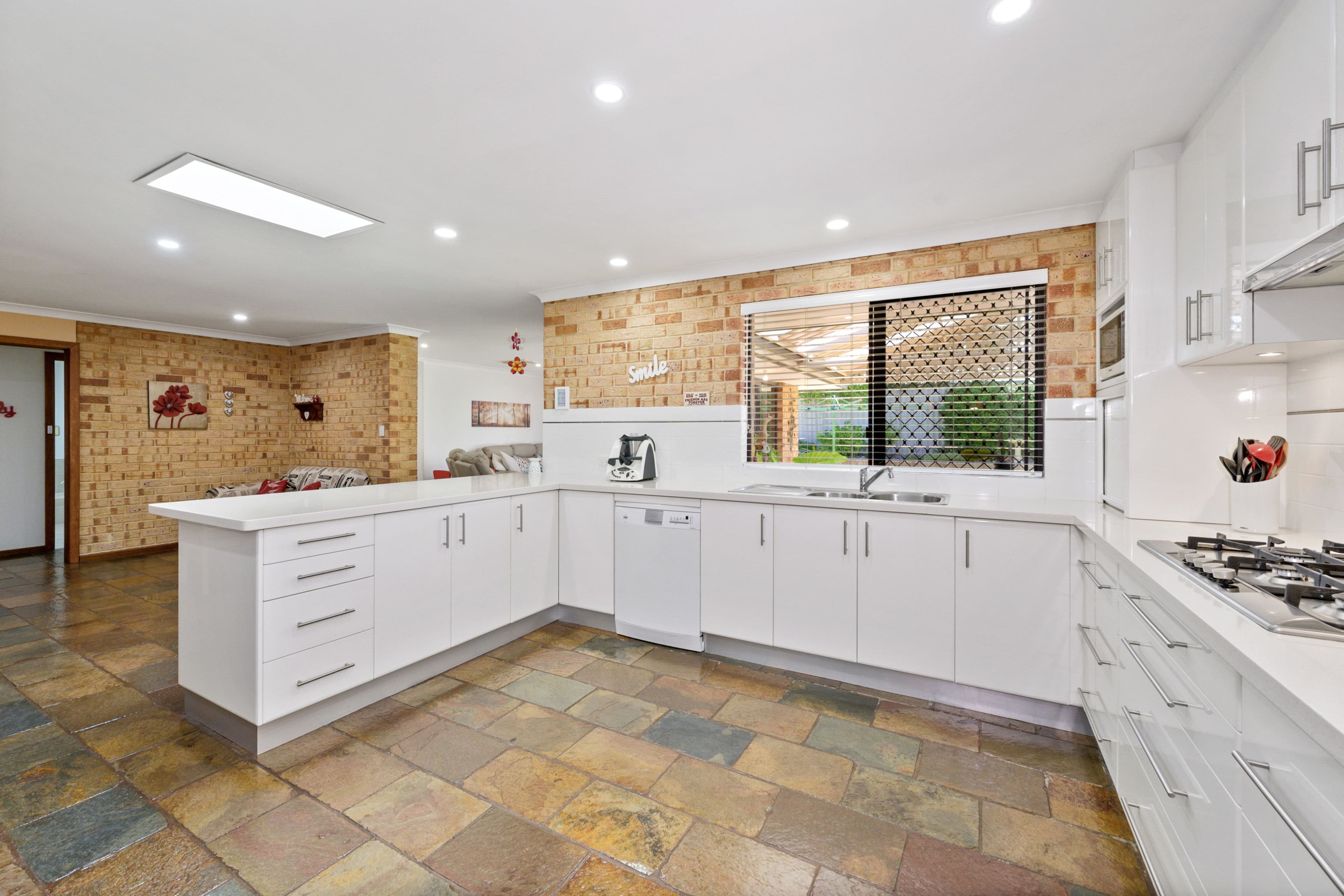 18 Cossack Court, Kingsley WA 6026, Kingsley - Thumbnail 2