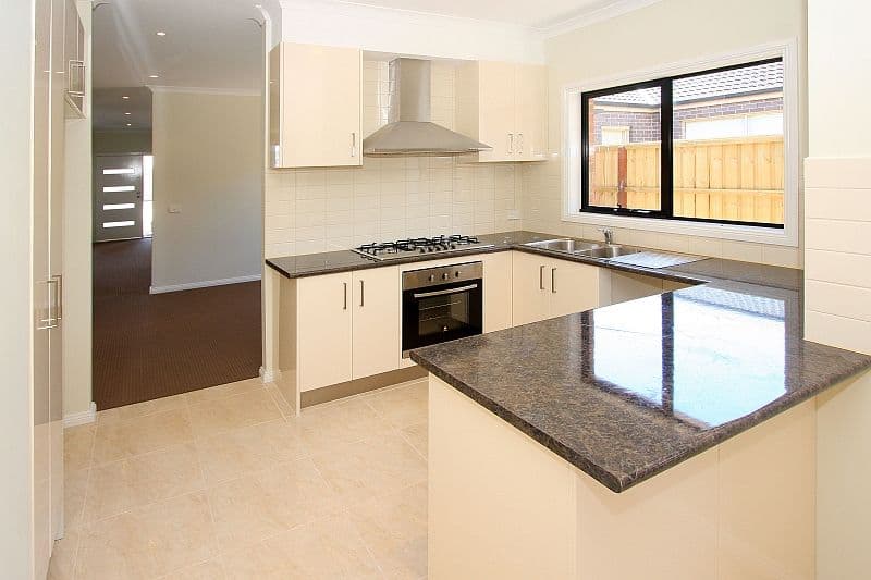 8 Jezwing Avenue, SOUTH MORANG VIC 3752, South Morang - Thumbnail 2