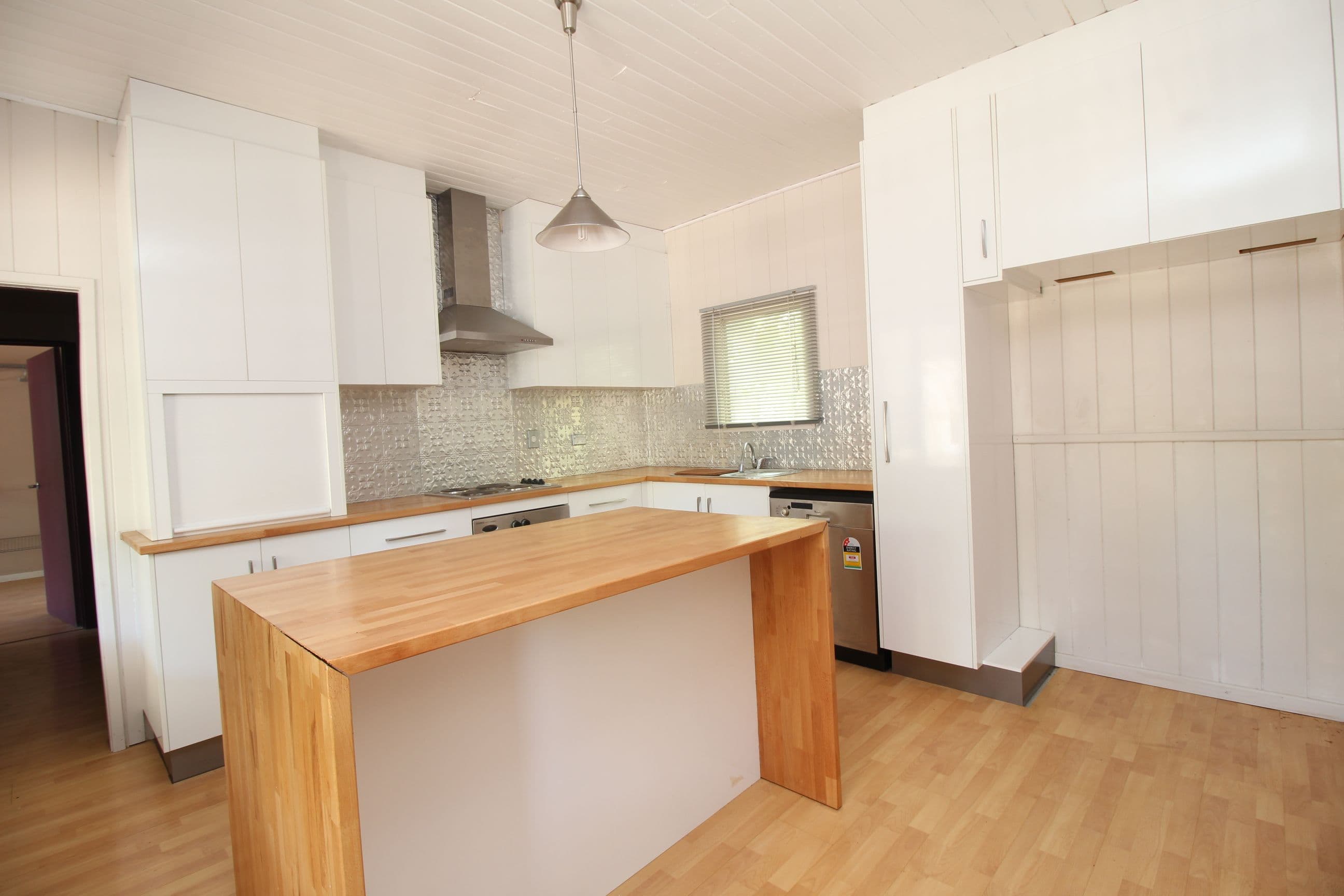 47 Theresa Street, Emerald QLD 4720, Emerald - Thumbnail 3