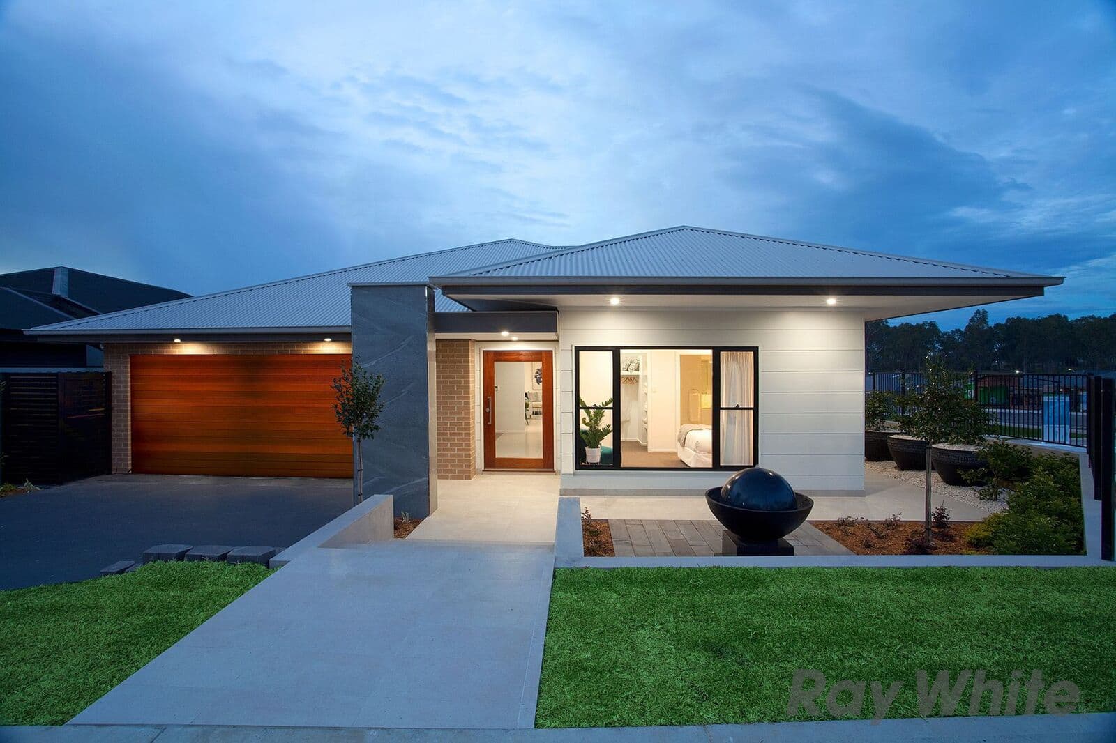 14 Kingham Circuit, Thornton - Image 1