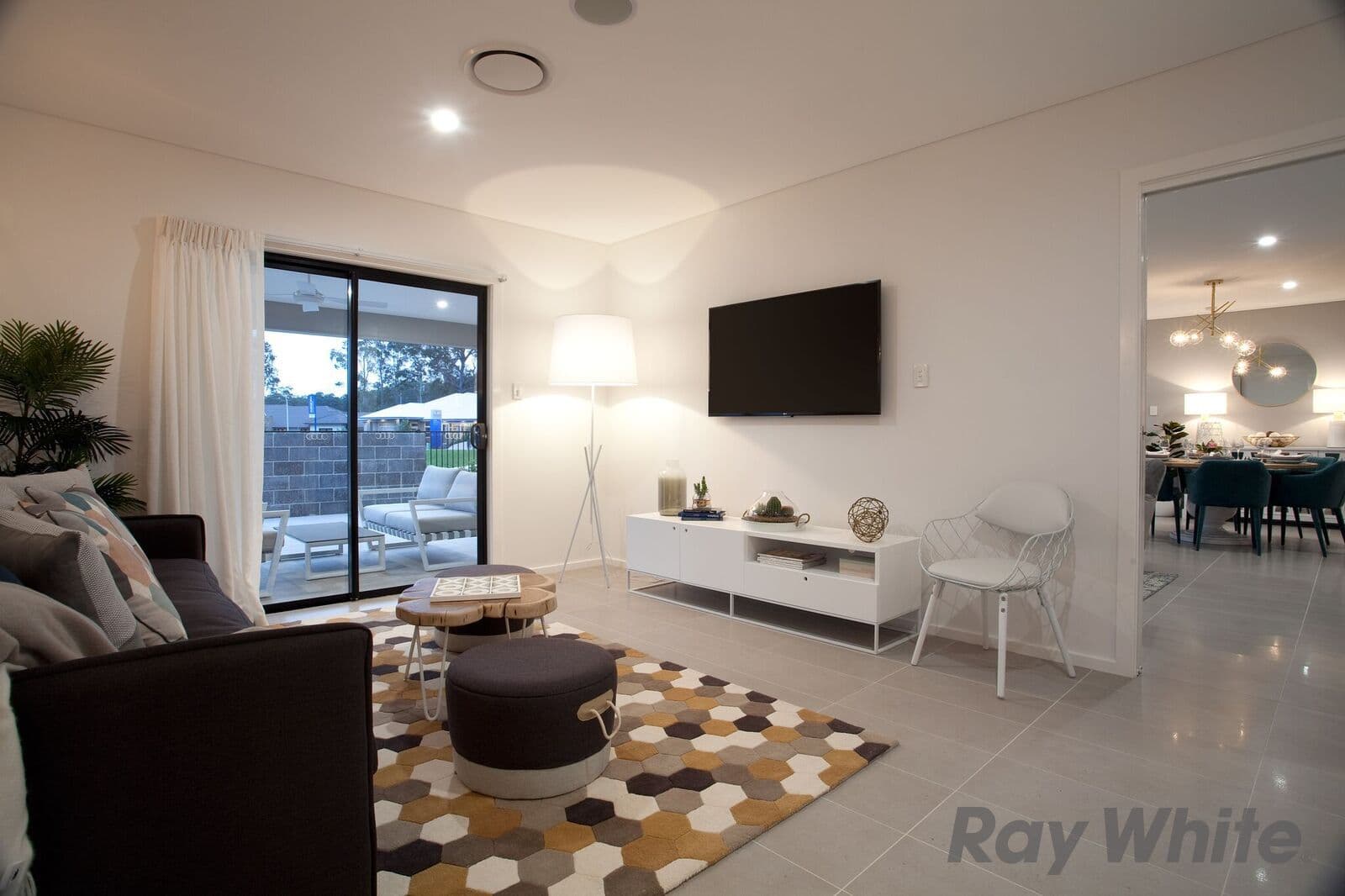 14 Kingham Circuit, Thornton - Thumbnail 8