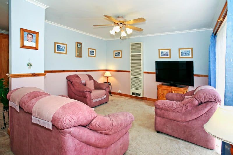 28 Schmitt Court, WHITTINGTON VIC 3219, Whittington - Thumbnail 3