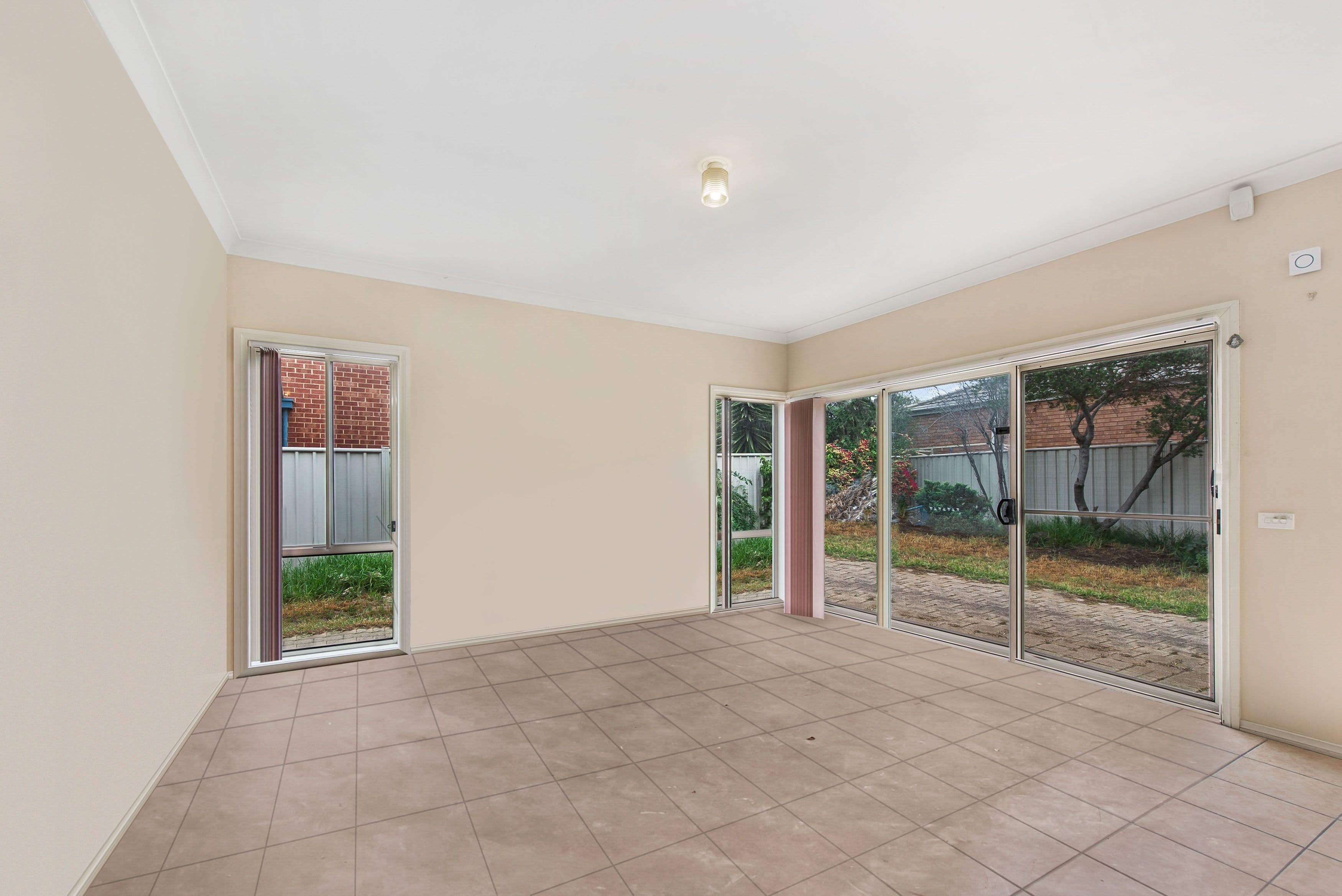 10 Archeron Court, Caroline Springs VIC 3023, Caroline Springs - Thumbnail 4