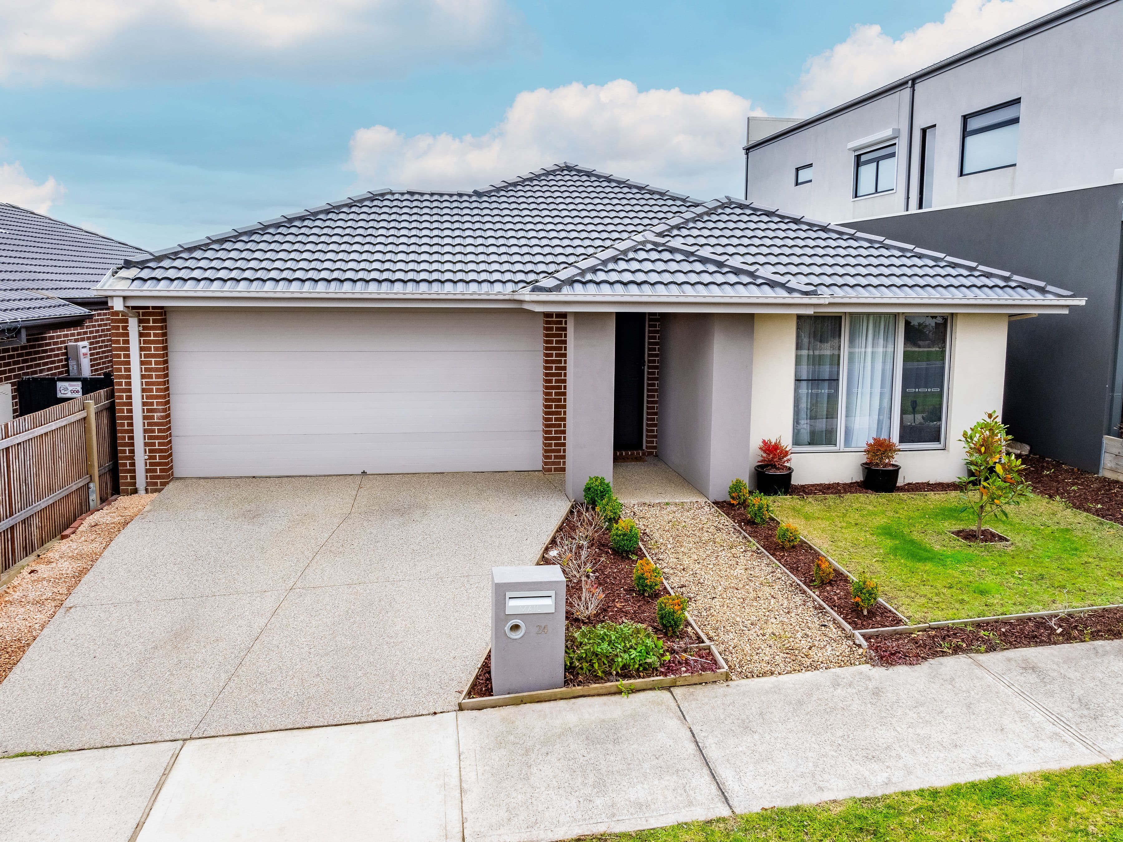 24 Swindale Way, Clyde North VIC 3978, Clyde North - Thumbnail 2