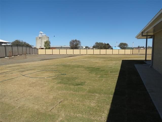 24 Beetson Drive, ROMA QLD 4455, Roma - Thumbnail 2