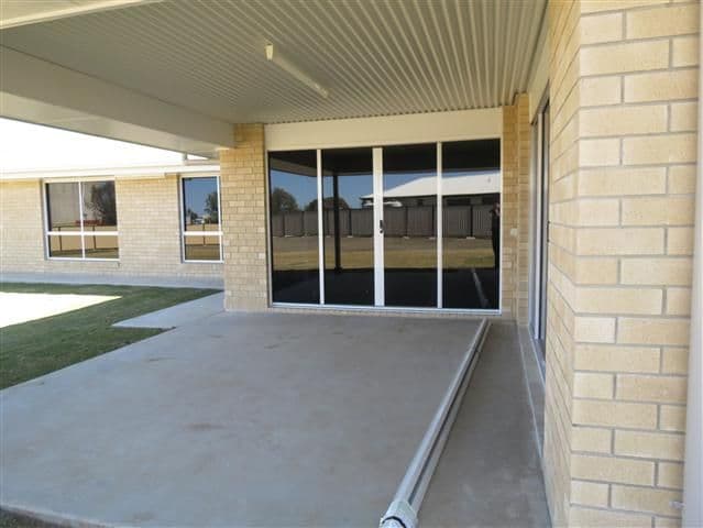 24 Beetson Drive, ROMA QLD 4455, Roma - Thumbnail 3