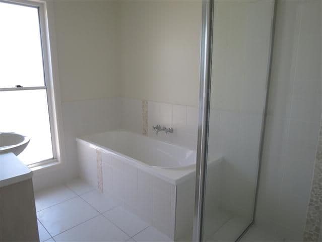 24 Beetson Drive, ROMA QLD 4455, Roma - Thumbnail 5
