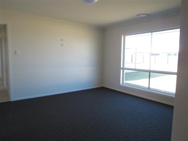 24 Beetson Drive, ROMA QLD 4455, Roma - Thumbnail 8