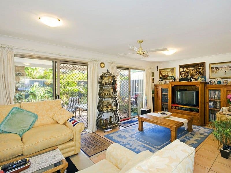 220 Christine Avenue, BURLEIGH WATERS QLD 4220, Burleigh Waters - Thumbnail 3