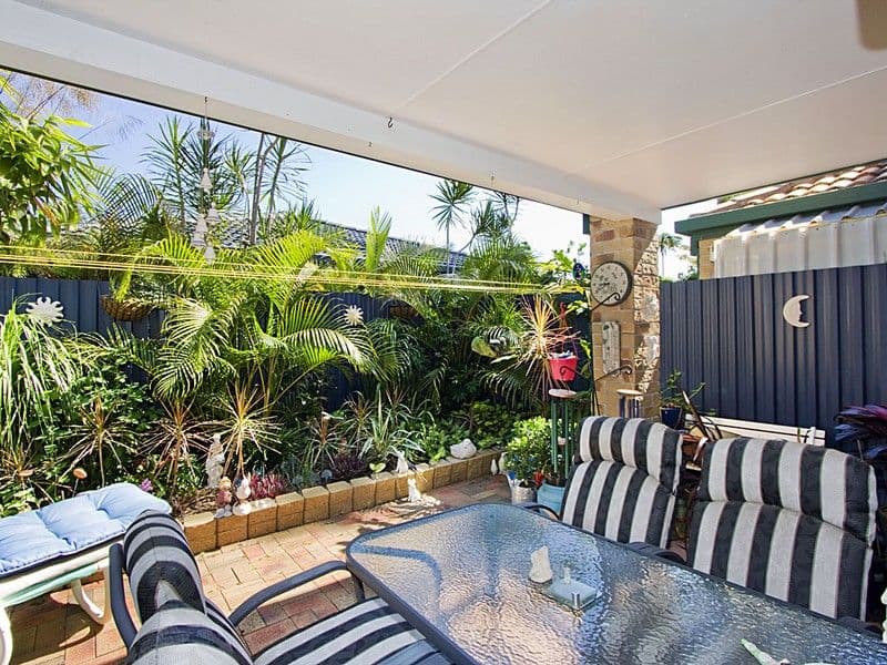 220 Christine Avenue, BURLEIGH WATERS QLD 4220, Burleigh Waters - Thumbnail 5