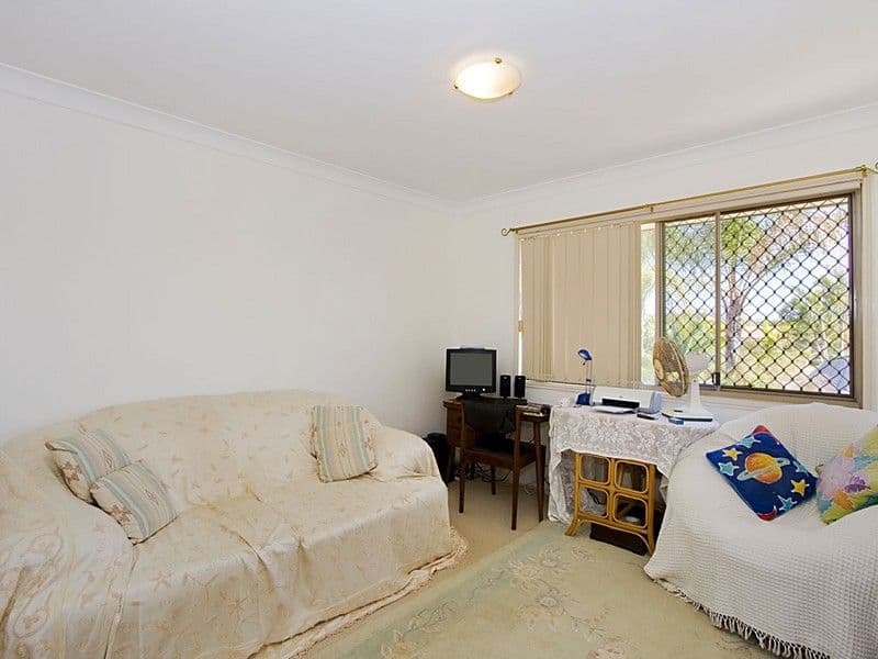 220 Christine Avenue, BURLEIGH WATERS QLD 4220, Burleigh Waters - Thumbnail 7