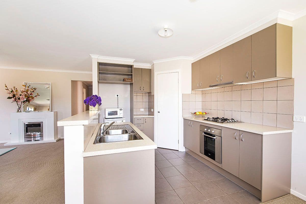 260 The Lakes Boulevard, SOUTH MORANG VIC 3752, South Morang - Thumbnail 3