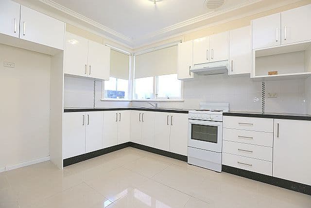 33 Surrey Avenue, GEORGES HALL NSW 2198, Georges Hall - Thumbnail 2
