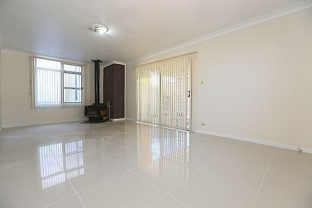 33 Surrey Avenue, GEORGES HALL NSW 2198, Georges Hall - Thumbnail 3