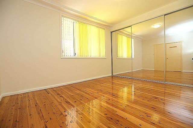33 Surrey Avenue, GEORGES HALL NSW 2198, Georges Hall - Thumbnail 4