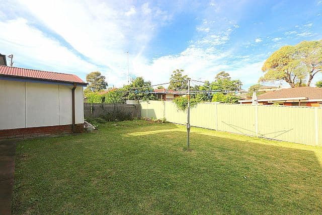 33 Surrey Avenue, GEORGES HALL NSW 2198, Georges Hall - Thumbnail 7