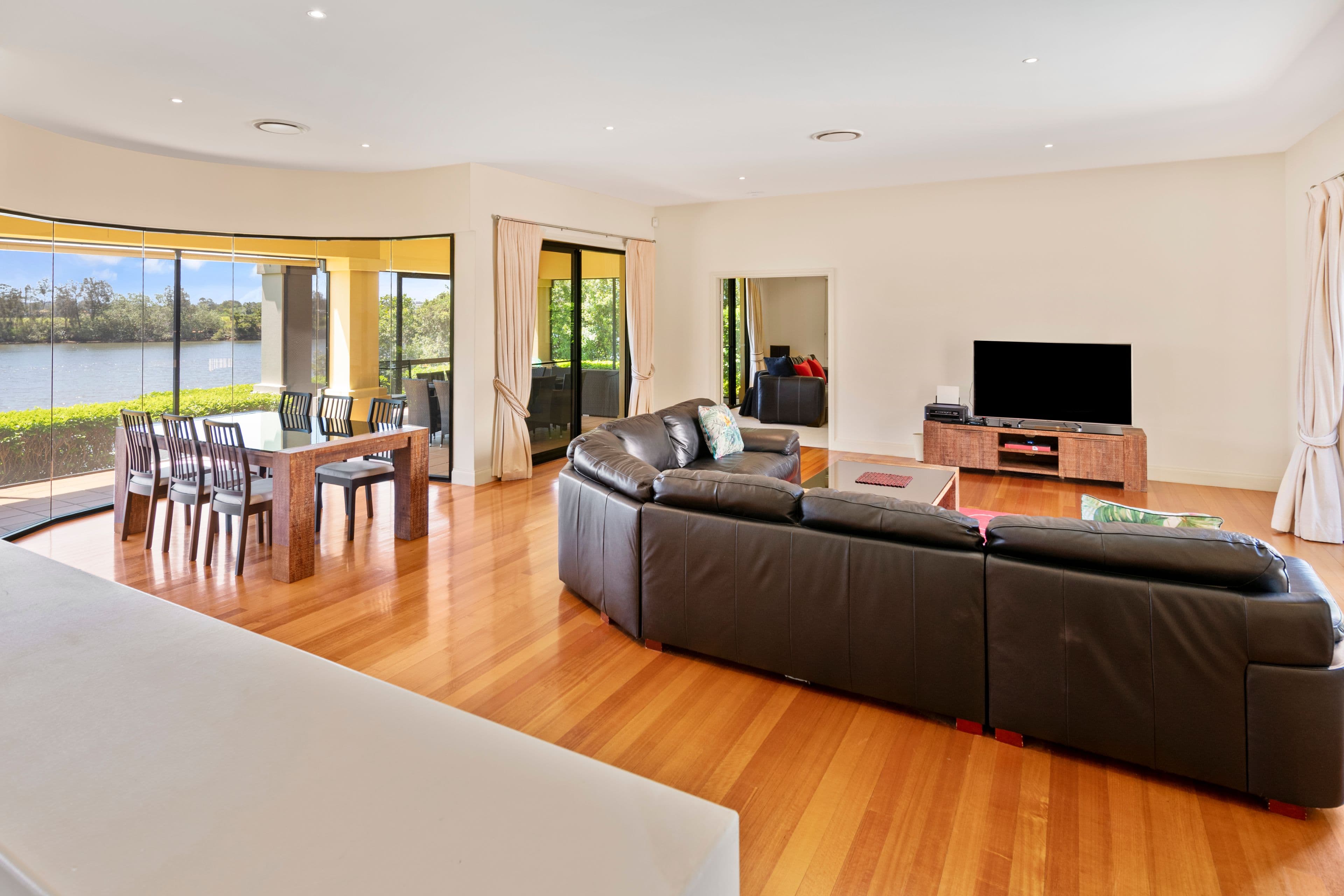 3137 Riverleigh Drive, Hope Island QLD 4212, Hope Island - Thumbnail 7