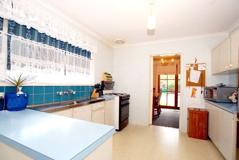328  Lum Road, WHEELERS HILL VIC 3150, Wheelers Hill - Thumbnail 2