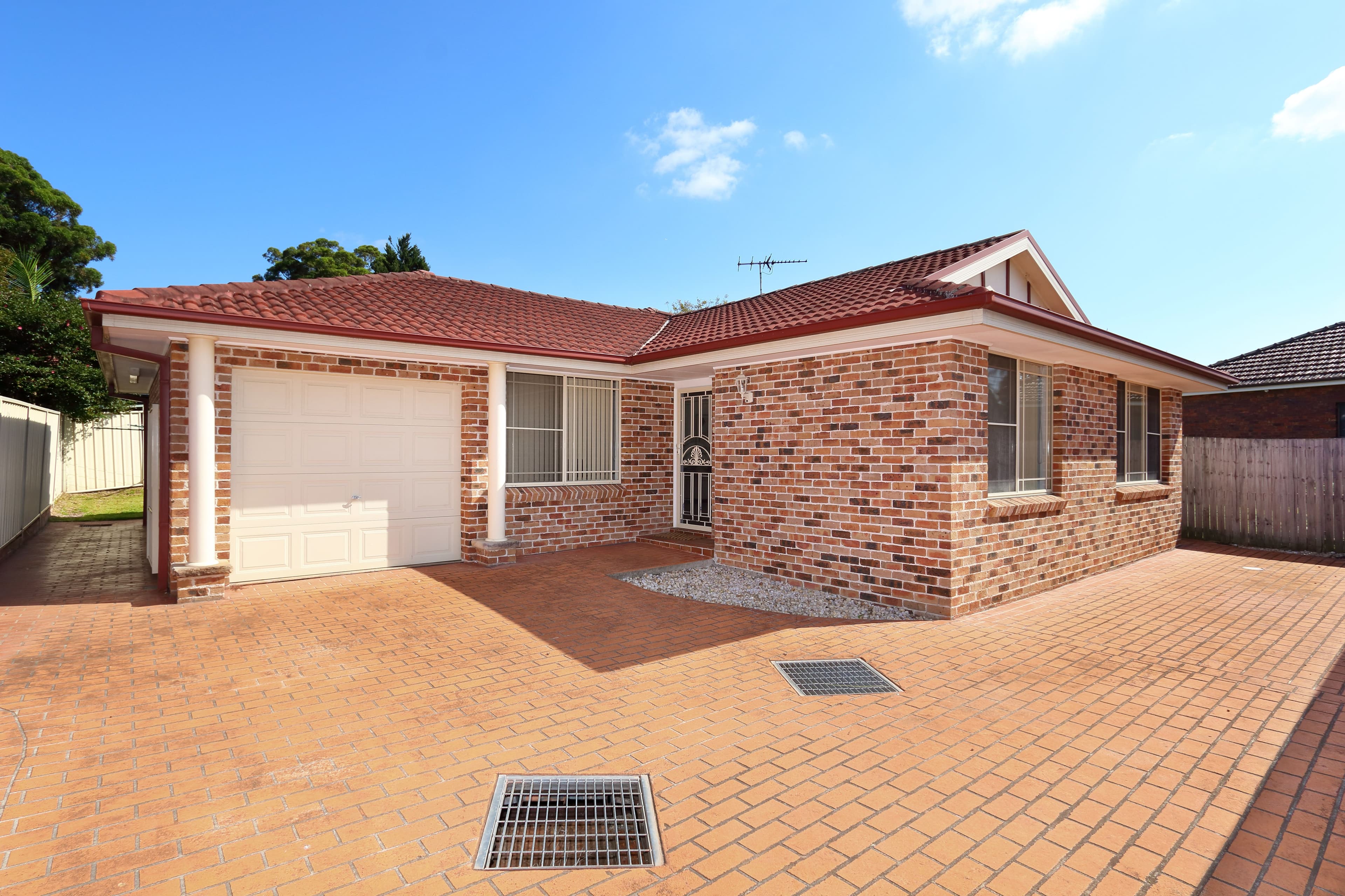 10 Glenella Avenue, Beverly Hills - Image 1