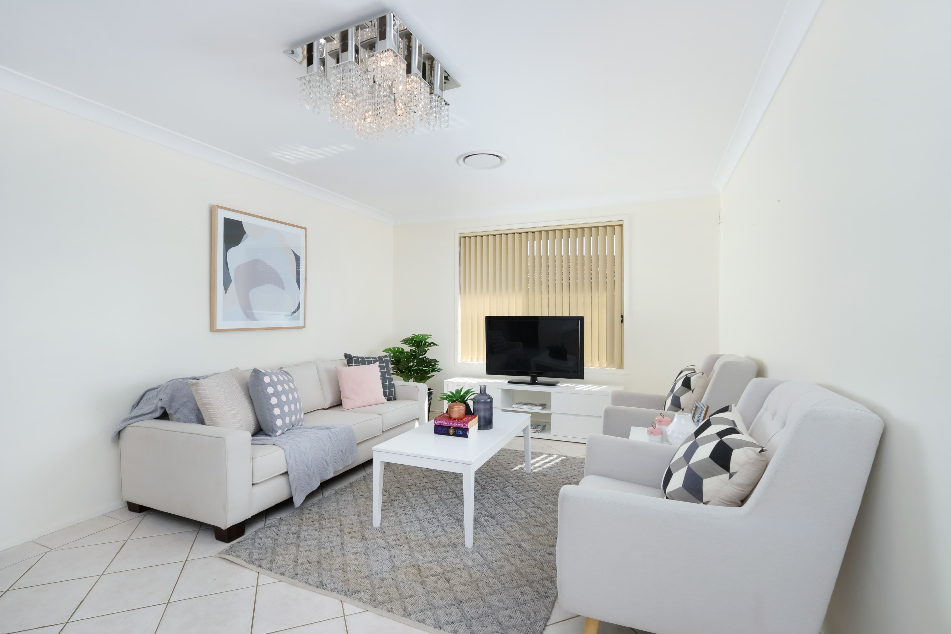 10 Glenella Avenue, Beverly Hills - Thumbnail 2