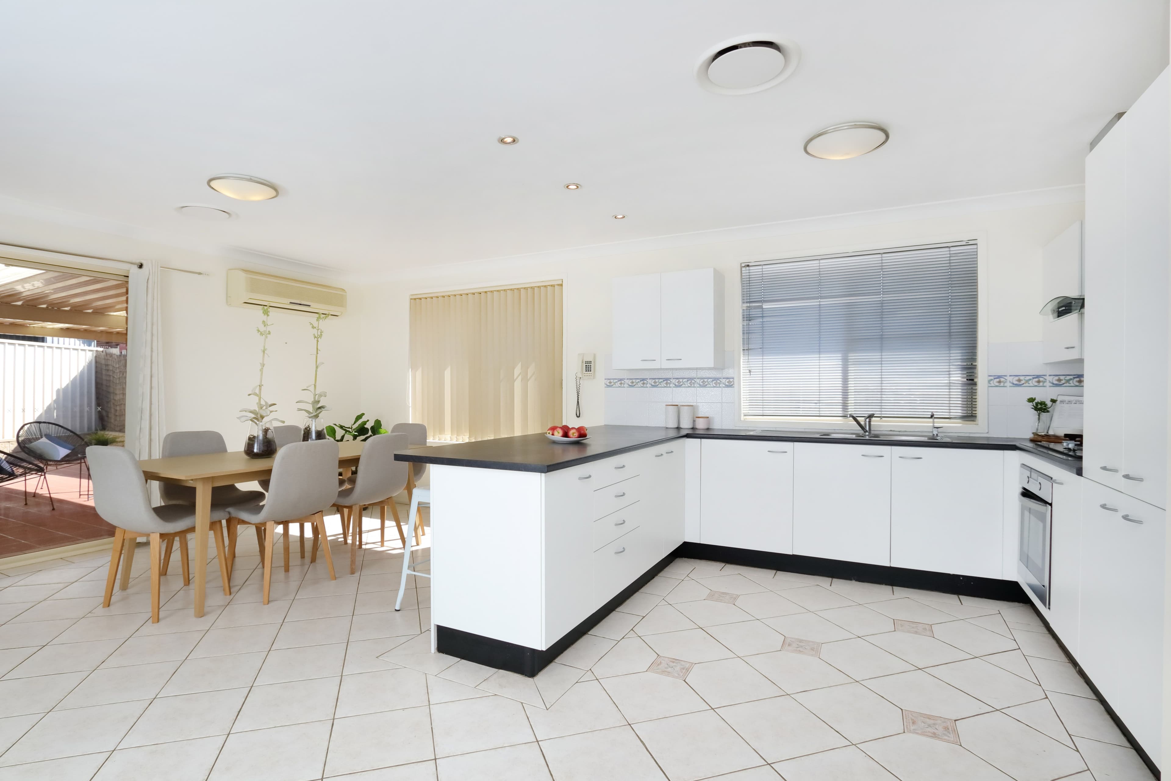 10 Glenella Avenue, Beverly Hills - Thumbnail 3