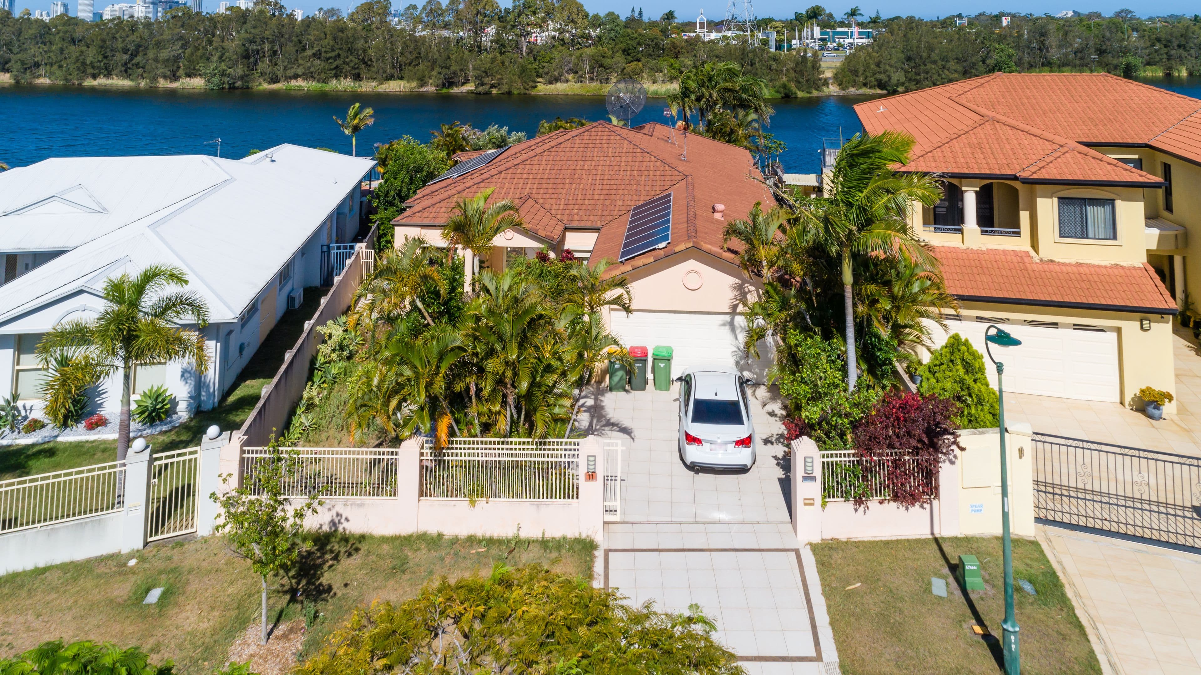 77 Port Jackson Boulevard, Clear Island Waters QLD 4226, Clear Island Waters - Thumbnail 3