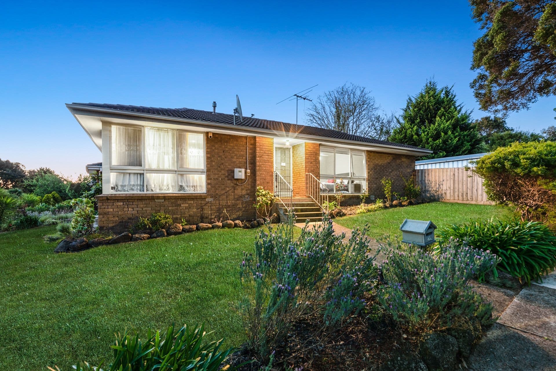 42 Saxonwood Drive, Narre Warren VIC 3805, Narre Warren - Thumbnail 3