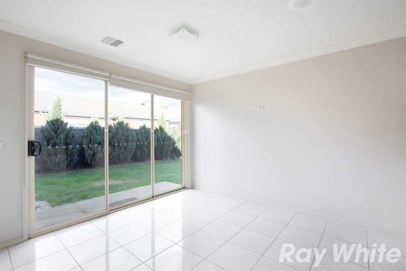 1 The Parkway, PAKENHAM VIC 3810, Pakenham - Thumbnail 4