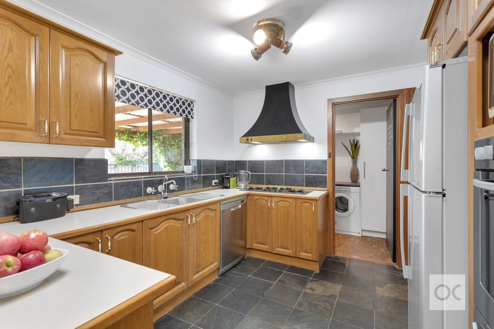 1 Coalport Terrace, Modbury Heights - Thumbnail 6